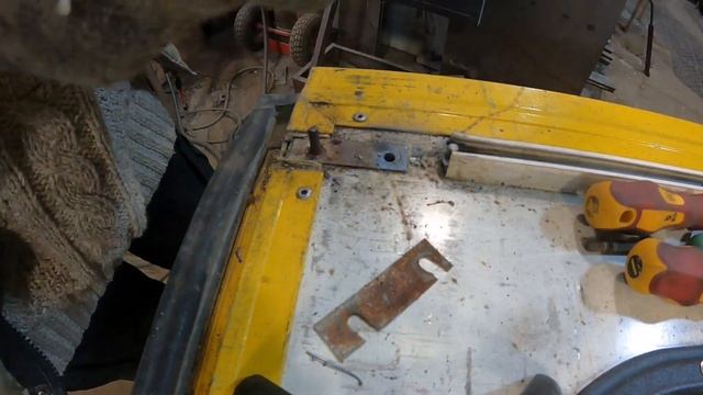 Автодом из почтовика. Ремонт петель и замков задних дверей. смотреть онлайн