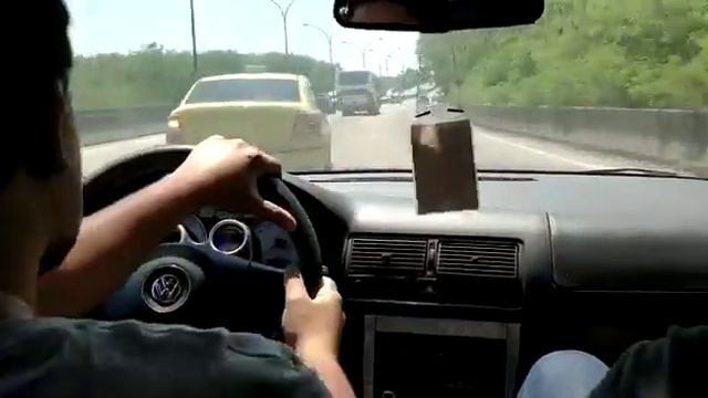 Golf gti de 400 cavalos no transito смотреть онлайн