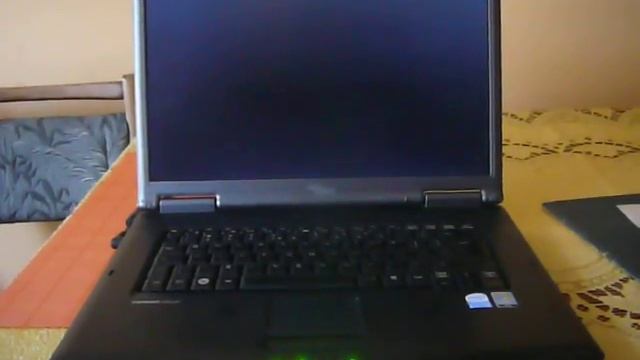 Fujitsu Siemens Esprimo Mobile V5555 Intel Core Duo T2390 2Ghz 80GB 15,4'' DVD смотреть онлайн