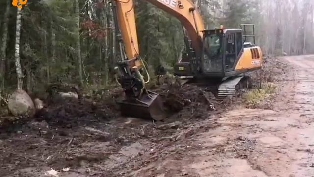 Роют мощно, восстанавливают на славу! Наш профильный кубовый ковш работает ПО ПРОФИЛЮ в Карелии! смотреть онлайн