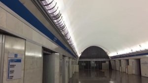 ❓Зачем в Ленинграде строили станции метро закрытого типа.«Горизонтальный лифт»|St. Petersburg subwa