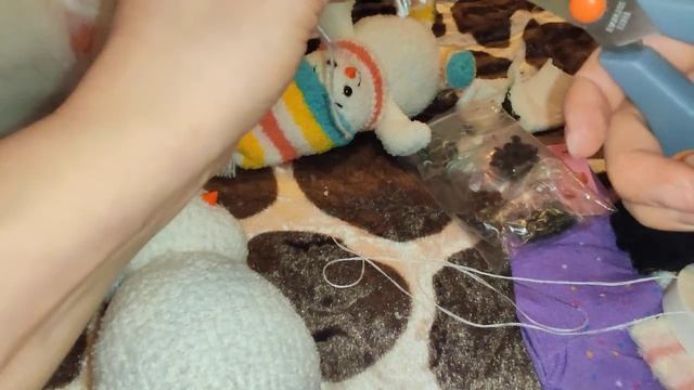 Рукоделие, снеговичёк из махровых манжетов, мастер-класс смотреть онлайн