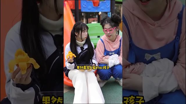 小月月熱到不行，容嬤嬤扇扇子扇到手痛！ 小搪瓷只好做出一塊讓人瞬間不熱的美食！#童年小賣部#童年回憶#童年零食#短剧 смотреть онлайн