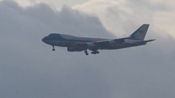 Air Force One on final approach to Athens International Airport Eleftherios Venizelos