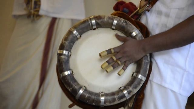 Singapore Travel: Sri Mariamman Temple (in China Town) Music Players смотреть онлайн