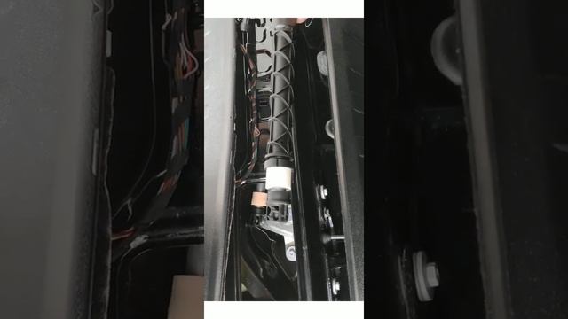 G05: Не опускается нижняя крышка багажника на BMW X5 смотреть онлайн