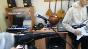 "Песня выпускников". переделка на песню группы Звери  "Районы кварталы" исполняет  ВИА "Горизонт".