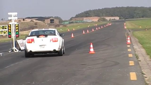 Leighla Vs. a Modded Toyota Soarer смотреть онлайн