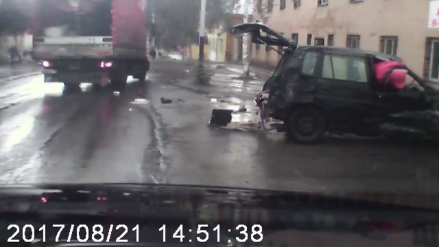 Прокопьевск Водитель Мазды делает сальто и уходит с места ДТП смотреть онлайн
