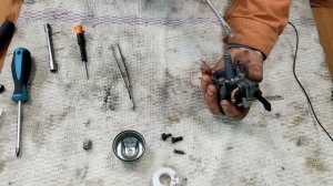 Чёрная свеча на мотоблоке. Черная сажа на свече зажигания.