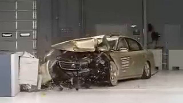 Crash Test 2002 - 2006 Nissan Altima (Front Impact) IIHS смотреть онлайн