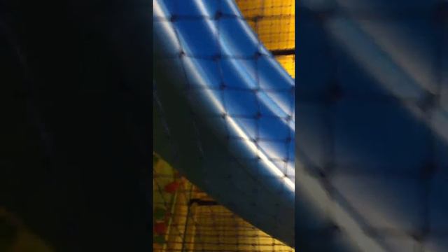 Милана пытается преодолеть лабиринт. Milana tries to overcome a labyrinth. смотреть онлайн
