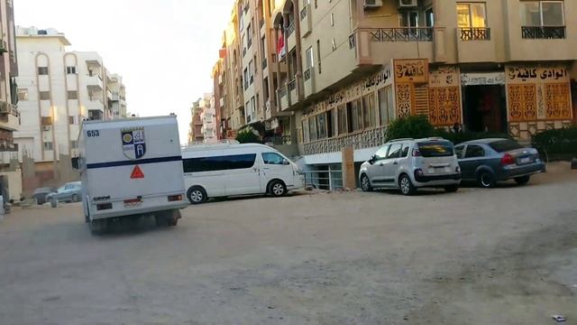 ЖИЗНЬ В ЕГИПТЕ?️ГДЕ ПОСТИРАТЬ ОДЕЯЛО, ремонт обуви и другое?Как живут украинцы в Египте. смотреть онлайн