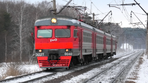 ЭД2Т-0040 сообщением Екатеринбург-Пасс. — Ощепково делает остановку на о.п. Большая Поляна