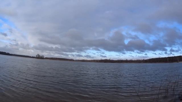 Кто тут клюёт? Весенняя рыбалка на реке. Ловля на фидер весной. В поисках крупного леща. смотреть онлайн