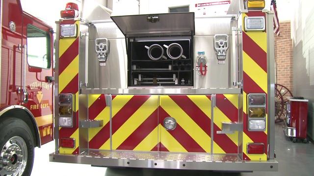 ONE MINUTE DRILL: HME Ahrens-Fox SilverFox™ Custom Pumpers, Flint Fire Department смотреть онлайн