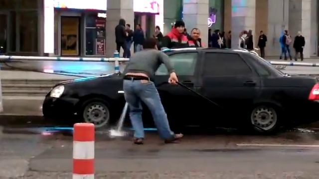 Бомбила моет тачку у европейского смотреть онлайн