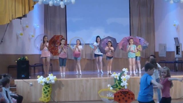 танец с зонтиками смотреть онлайн