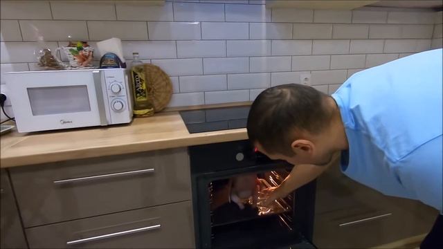 Готовим самую вкусную курицу (на бутылке) - пальчики оближешь!!! смотреть онлайн