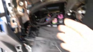 Volkswagen Caddy. Замена верхней петли водительской двери.