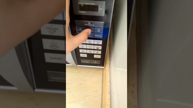 Микроволновая печь греет только тарелки . Шок! Смотреть до конца смотреть онлайн