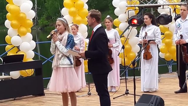 Софья Фисенко - Выступление в детском лагере смотреть онлайн