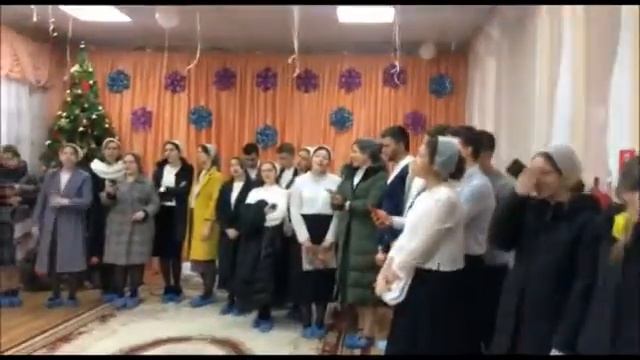 Рождественский подарок и детский дом / молодежь смотреть онлайн