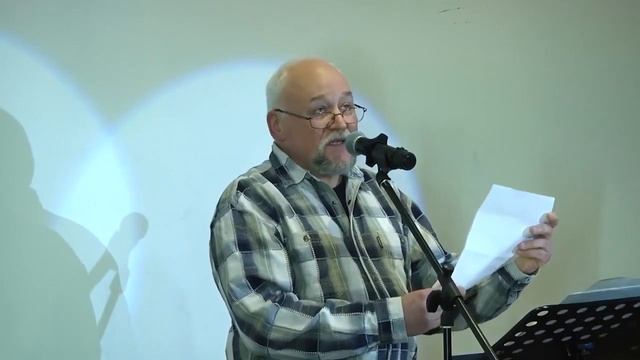 Александр Корамыслов читает стихи Владимира Парамонова на воткинском "Бард-кафе", 19 ноября 2020 (1 смотреть онлайн