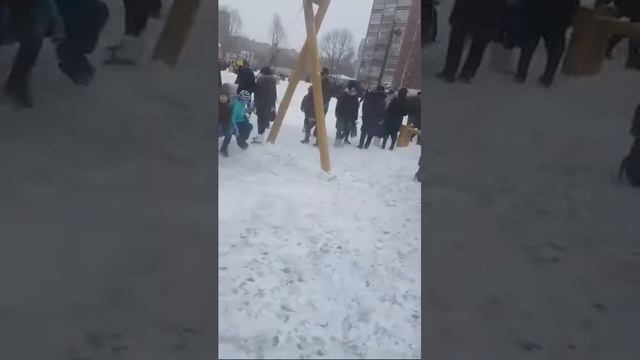 Масленица.Народные гулянья.Проводы зимы.Сжигаем бабку Зиму.Парк победы.Прощенное воскресенье смотреть онлайн