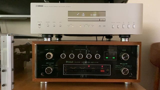 McIntosh MA 6200 Integrated Amplifier / Yamaha SACD CD S-2100 / Rogers Studio 1 Speakers. смотреть онлайн