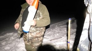 Постановка рыболовных сетей под лёд с помощью торпеды.