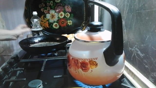 Оладьи на кефире на завтрак. смотреть онлайн