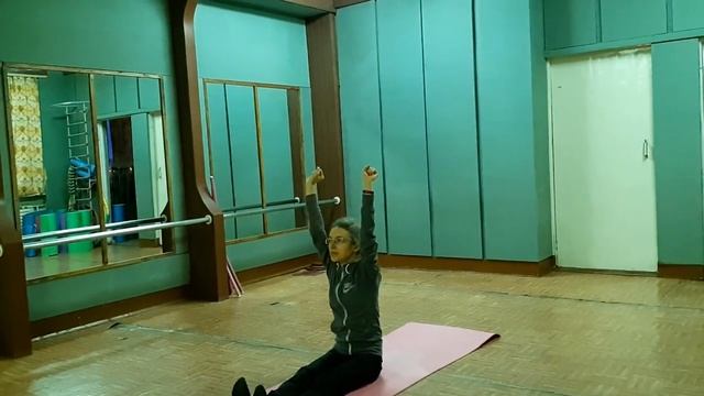 Лечебная гимнастика при нарушении осанки и сколиозе. Суставная гимнастика. Часть 1 смотреть онлайн