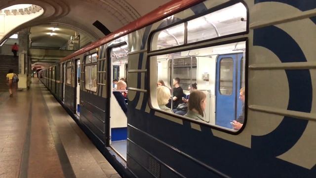 81-717/714.5М Перекраска Московский транспорт, 81-714.5, 81-714.5М и 81-717 На станции Сокол смотреть онлайн