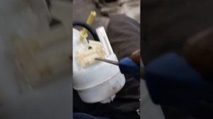 замена топливного фильтра Nissan Qashqai и его приколы