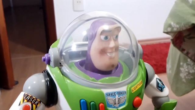 "Uma nave espacial navegando vou" em stop motion смотреть онлайн