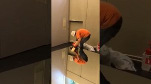 как оторвать зеркало наклееное от стены