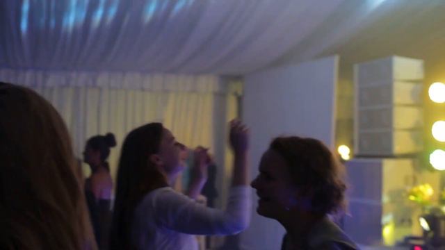 Everybody Dance - Jingles (Chic cover) смотреть онлайн