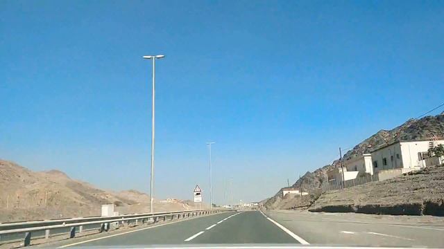Fujairah United Arab Emirates via Masafi Timelapse смотреть онлайн