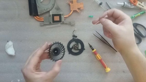 Сильно шумит кулер (вентилятор) ноутбука.