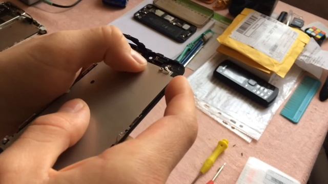 Не работает разговорный динамик iPhone 5 решение... смотреть онлайн