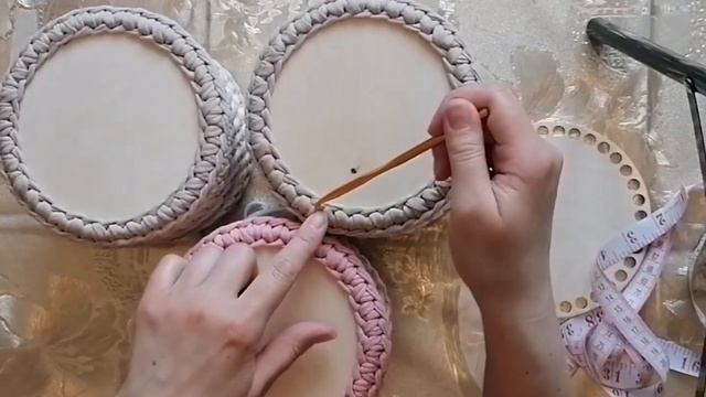 35 отверстий у донышка 15 см. Сколько прибавок??? #вязаниекрючком #донышко #трикотажнаяпряжа #обзор смотреть онлайн