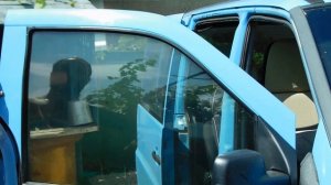 Установка дефлекторов (ветровиков) / Как приклеить дефлекторы окон правильно чтоб не слетели?