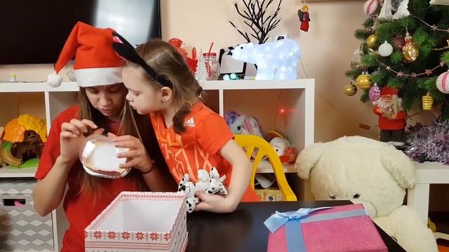 ЗАМЕНА ЧЕЛЛЕНДЖ Новогодний Сюрприз / Обмани / MYSTERY BOX Switch Up Challenge смотреть онлайн