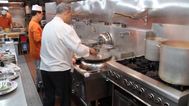 Shark's fin soup at Michelin star Sun Tung Lok смотреть онлайн