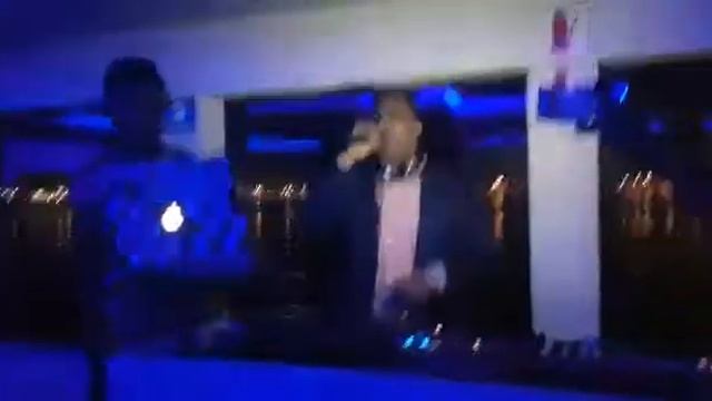 Rapping LIVE with DJ Babs and kevin Rebellious on La VUE 90s Party смотреть онлайн
