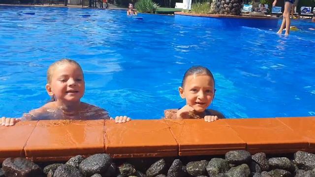 Сальто в бассейне