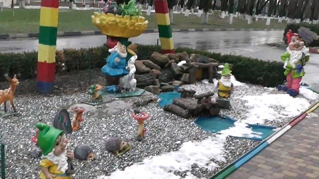 Большой тарантул днем и всякие приколы из сказки в парке Города Армавир )) смотреть онлайн