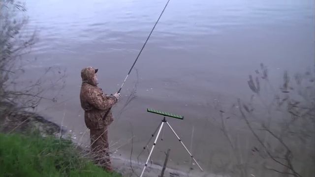 «Дикий пляж». Плотва. Паводок. Течение. Природа. Разорванные тополя. 13.04.23г. смотреть онлайн