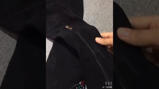 Замшевые ботфорты на каблуке с камнями смотреть онлайн